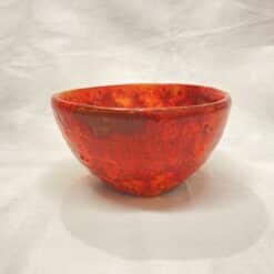 Rödorange keramikskål i lavaglasyr