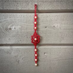 röd makramé, mikromakramé pärlor