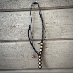 Halsband svart mikromakramé pärlor i guldmetallic