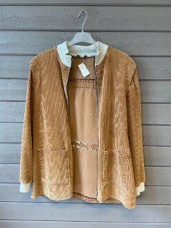 Tidlös vintage jacka i ljusbrun manchester med ljus sweatshirt-krage